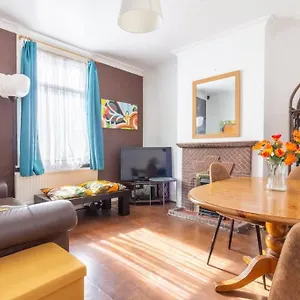 Authentic London - Four Bedroom Victorian House Plumstead (Greater London)